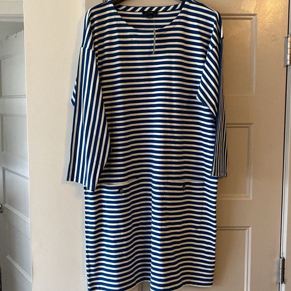 Women’s J. Crew Long Sleeve Knee Length Dress with front pockets. Brand New !! - Picture 3 of 4